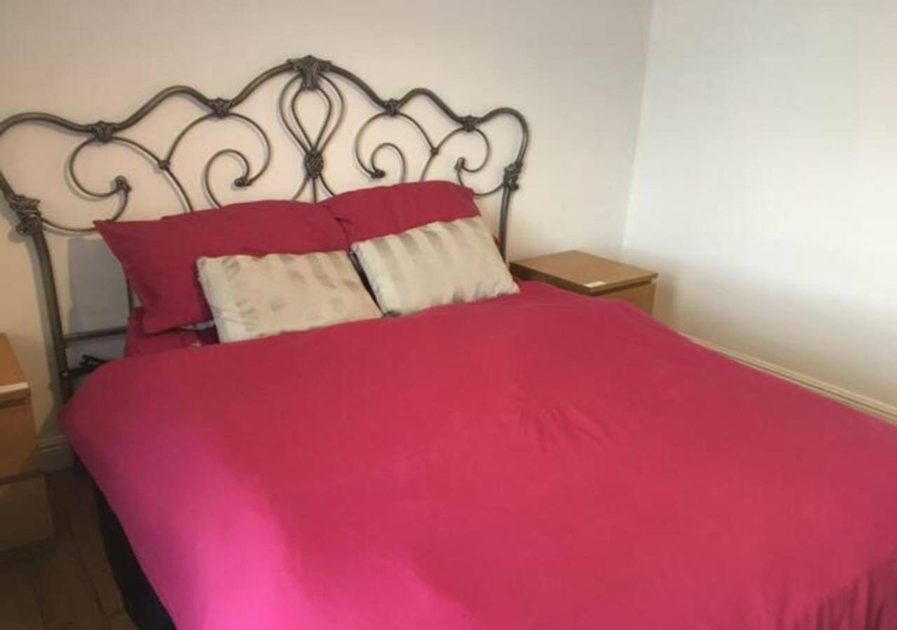 4 Bedroom House For Corporate Stays In קטרינג מראה חיצוני תמונה
