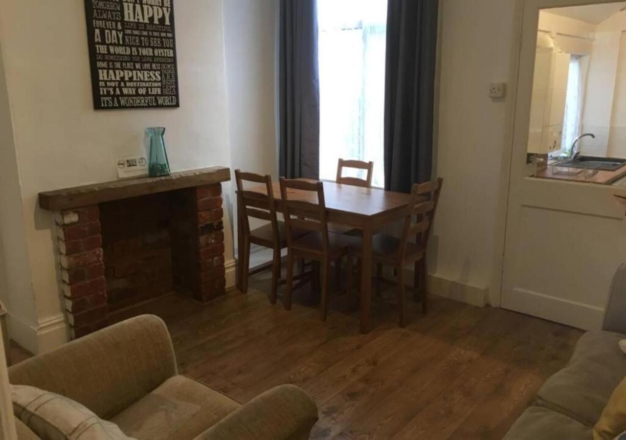 4 Bedroom House For Corporate Stays In קטרינג מראה חיצוני תמונה